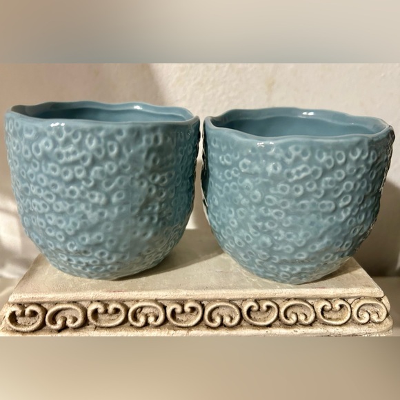 2 turquoise, textured ceramic tea cups. - Picture 2 of 6